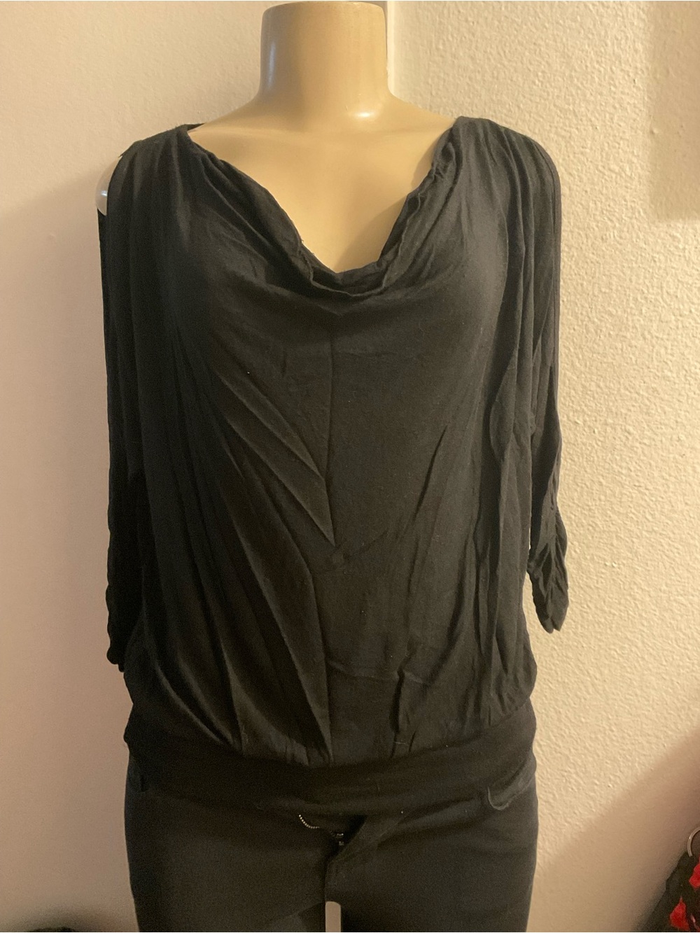Six Degrees women’s Y2K Black cowl-Neck lace back 3/4 open sleeved Top